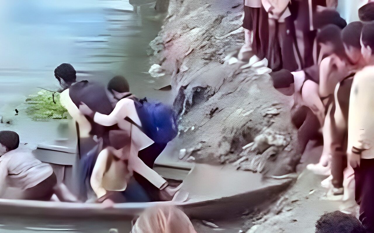 أهالي السافية بالدقهلية يطالبون بكوبري لإنقاذ التلاميذ من مخاطر عبور بحر حادوس