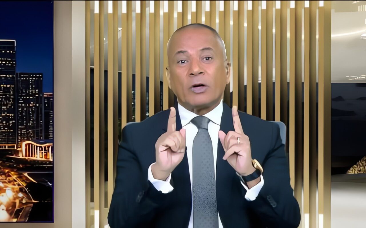 أحمد موسى محذرًا: «وزير الدفاع البريطاني بيتكلم عن حرب قادمة.. وبيقول للأسر خزنوا أكل ومياه»