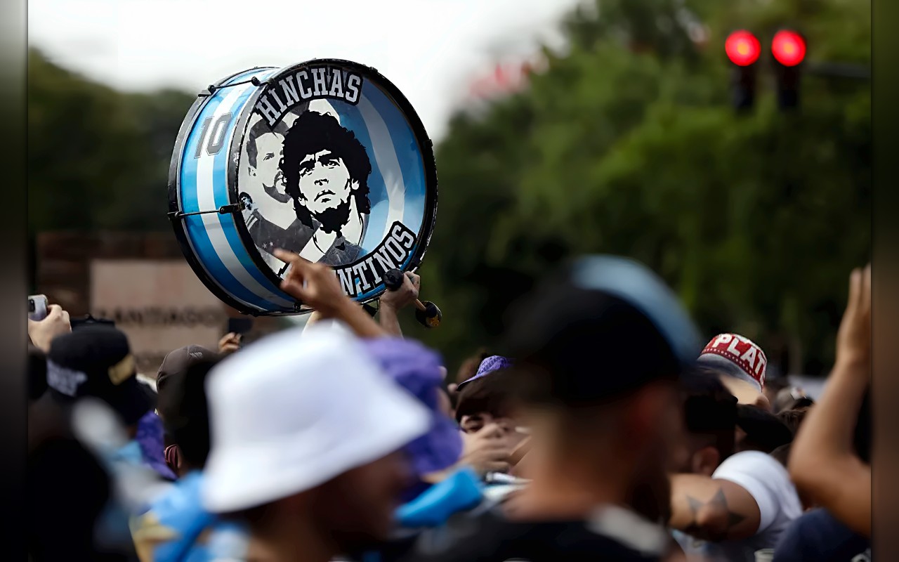 ميسي يكرم ذكرى مارادونا في وداع مؤثر للمنتخب الأرجنتيني