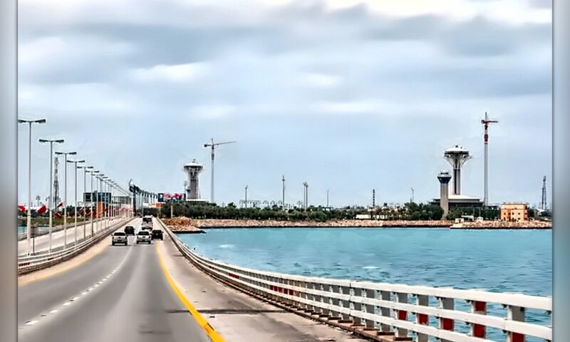 السعودية والبحرين تدشنان نظام «النقطة الواحدة» لعبور جسر الملك فهد