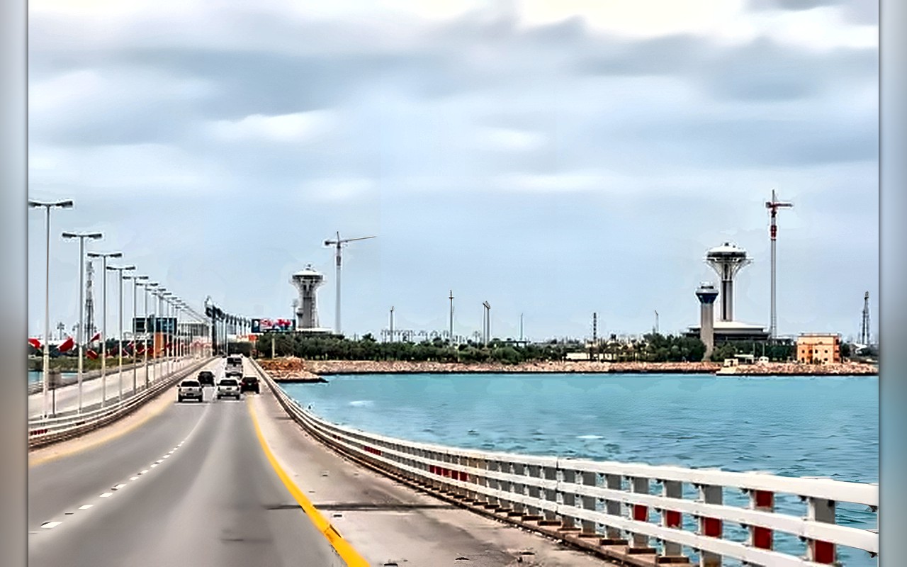 السعودية والبحرين تدشنان نظام «النقطة الواحدة» لعبور جسر الملك فهد