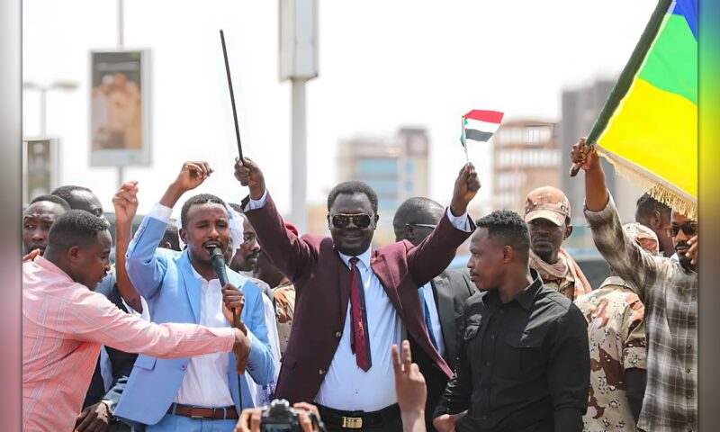 السودان: مناوي يلوّح بورقة التمرد إذا «استمرت الدولة في دعم الميليشيات»