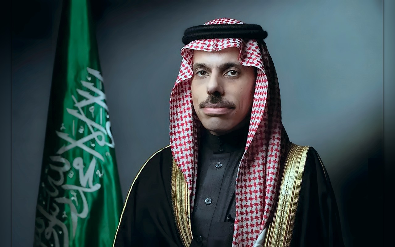 فيصل بن فرحان وفهمي يبحثان تفعيل الدور العربي تجاه التحديات
