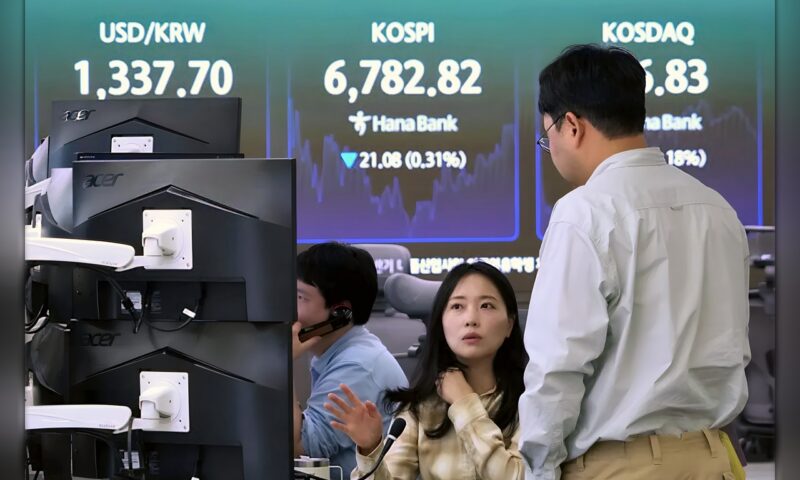 تباين أداء الأسهم الآسيوية وسط سيولة ضعيفة بسبب العطلات