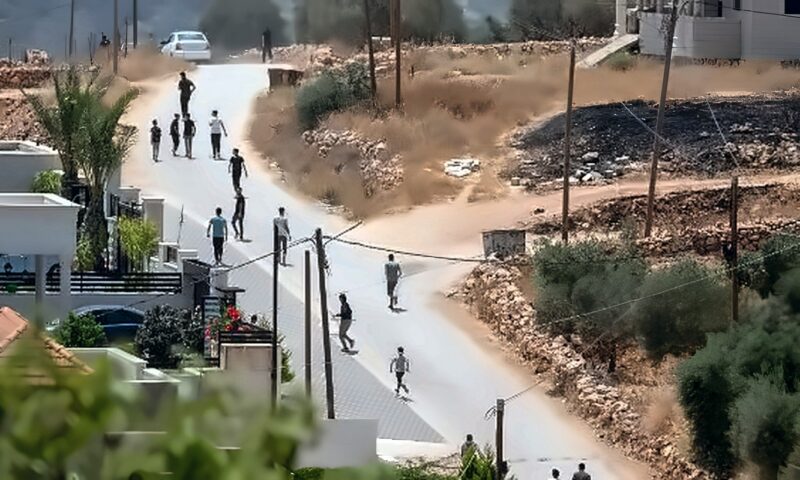 إصابة فلسطيني في هجوم لمستوطنين على قرية جنوب نابلس