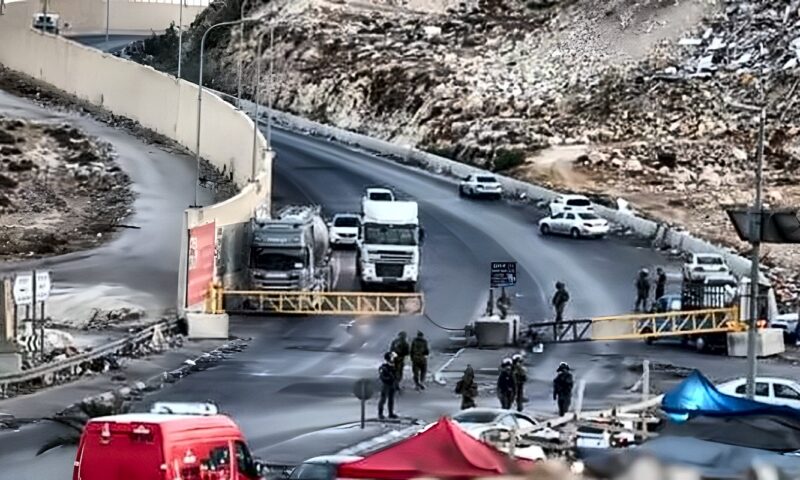 وفاة ضابط بالسلطة الفلسطينية بعد احتجازه عند نقطة تفتيش إسرائيلية في طولكرم