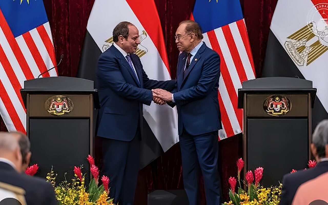 على أنغام “يا مصر بتعمليها إزاي”.. رئيس وزاء ماليزيا يوثق زيارة الرئيس السيسي