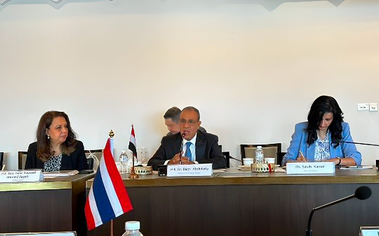 وزير الخارجية يلتقي رئيس وأعضاء مجموعة الصداقة البرلمانية التايلاندية–المصرية