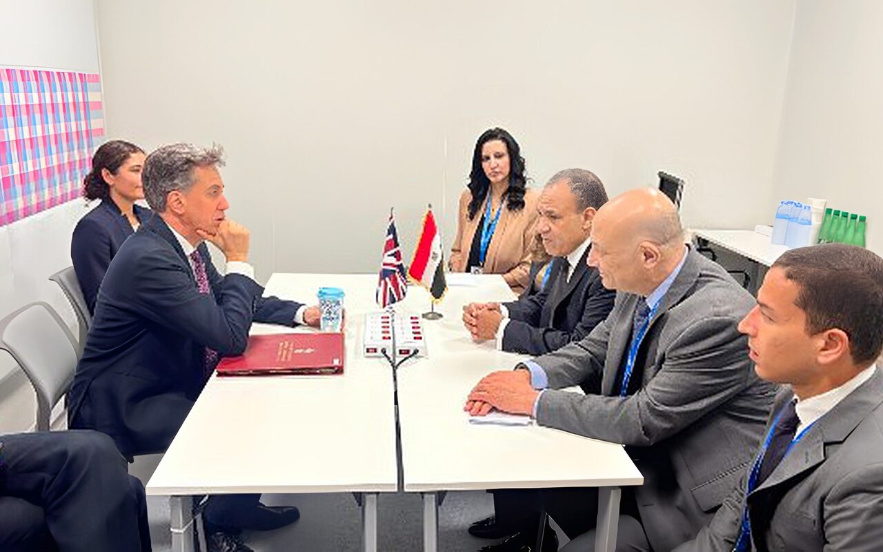 وزير الخارجية ونظيره البريطاني يبحثان خفض التصعيد الإقليمي وتسوية الأزمة السودانية