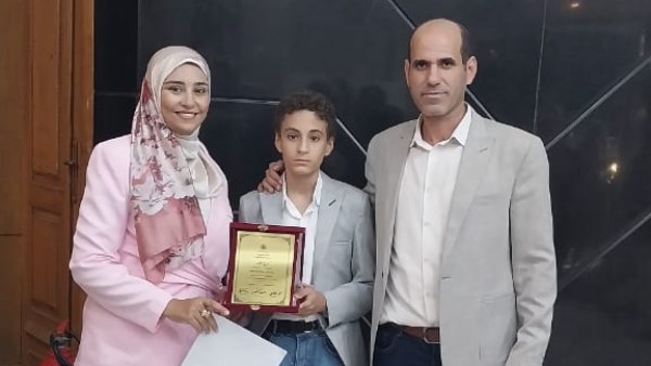 الصحفيين تكرم آدم تامر نجل الزميلة أمنية رشاد لتفوقه في الشهادة الابتدائية