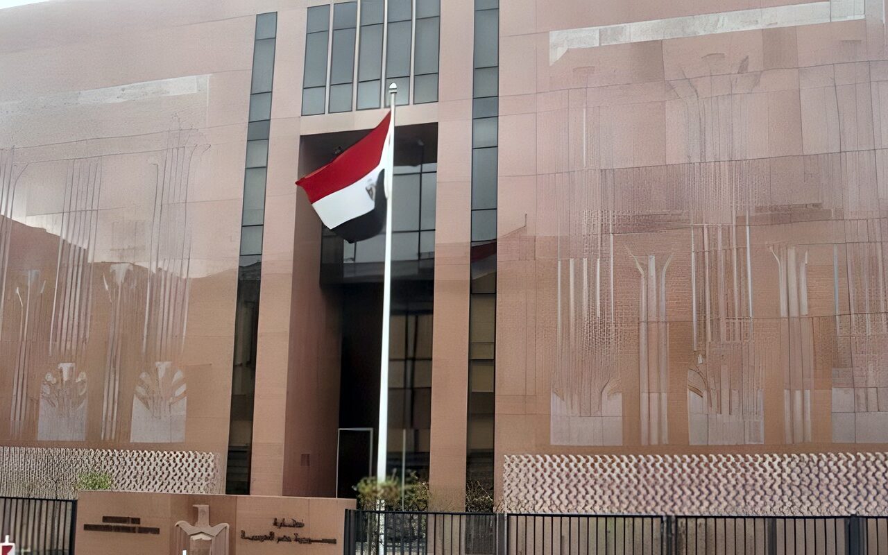 القنصلية المصرية بالرياض تتابع أوضاع المصابين في الاعتداءات الحوثية وتقدم الدعم اللازم