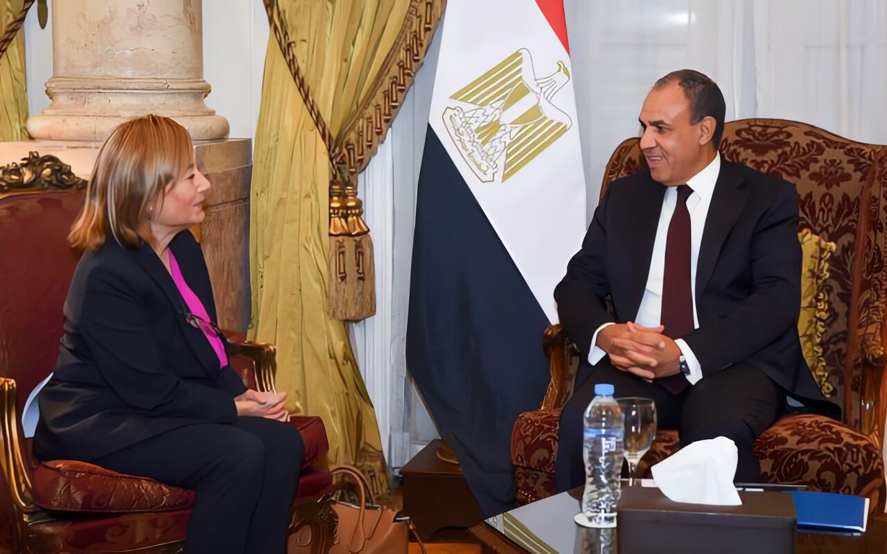 وزير الخارجية: نستهدف توسيع محفظة مشروعات بنك الاستثمار الأوروبي وتعزيز الاستثمارات التنموي
