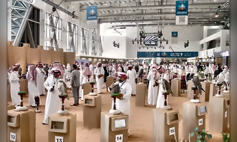 «معرض الصقور والصيد»… من شباك الصيد إلى ميادين الرماية والسيارات