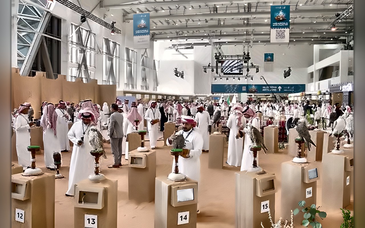 «معرض الصقور والصيد»… من شباك الصيد إلى ميادين الرماية والسيارات