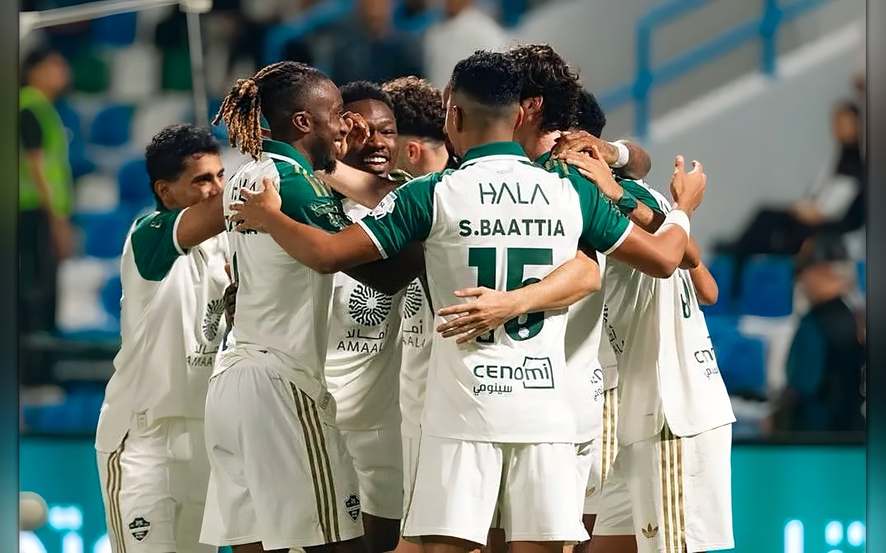 «الدوري السعودي»: الأهلي يمطر الفتح برباعية