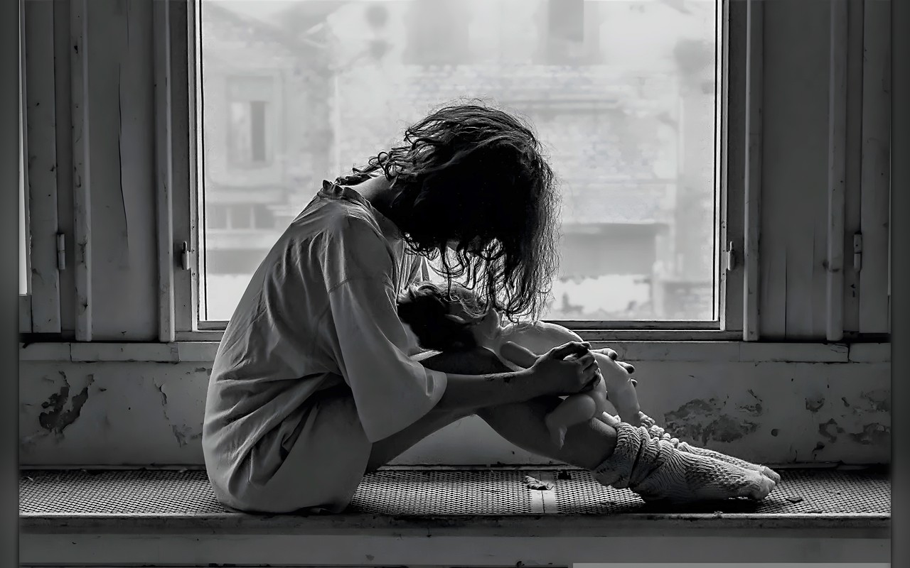ما الفرق بين الحزن الطبيعي والاكتئاب؟ ومتى تطلب المساعدة؟
