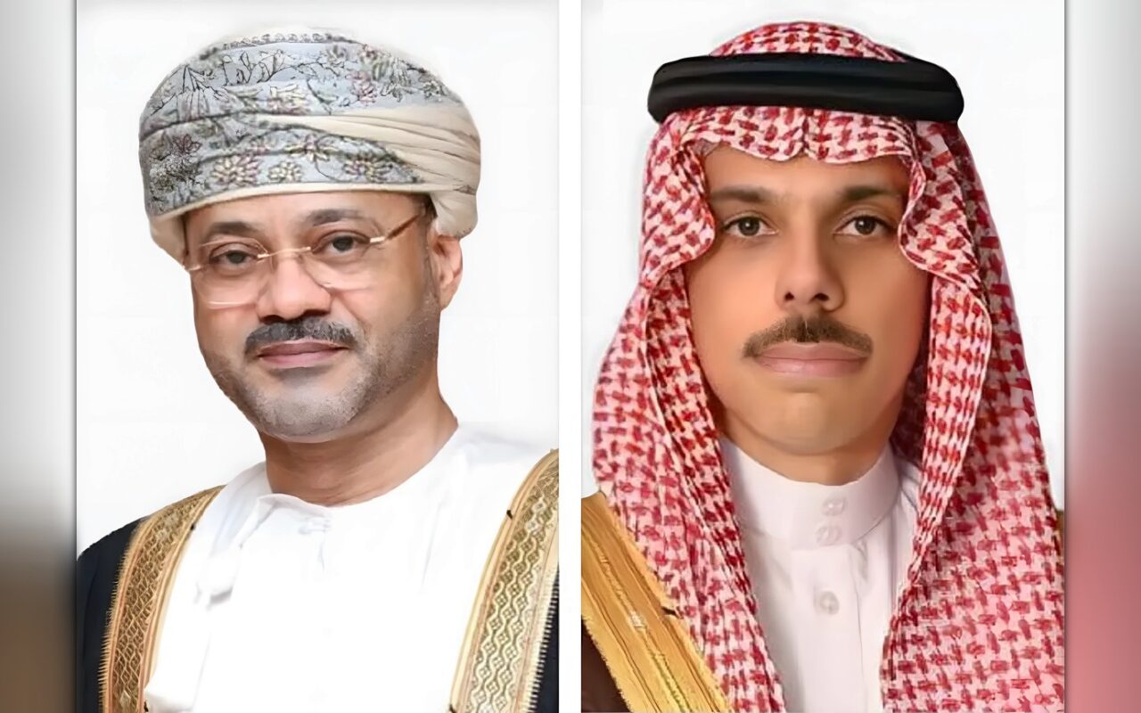 وزيرا الخارجية السعودي والعماني يبحثان التطورات الإقليمية