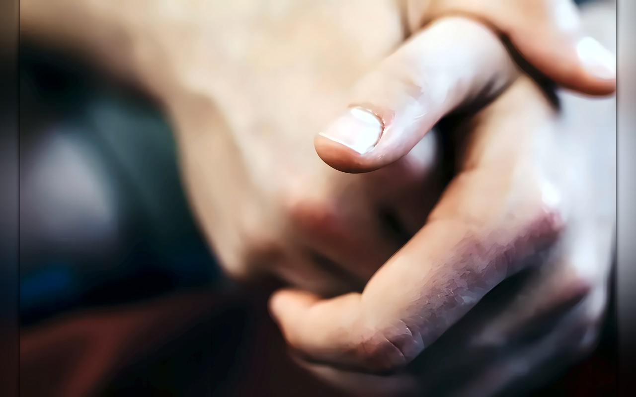 علامة في الأظافر قد تشير إلى الإصابة بأمراض القلب والسرطان