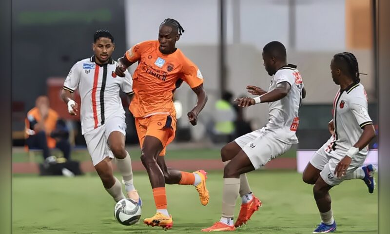 الرياض ينتزع التعادل من الفيحاء بهدف تريزيغيه
