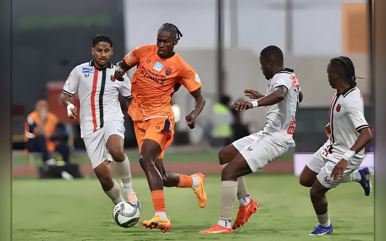 الرياض ينتزع التعادل من الفيحاء بهدف تريزيغيه