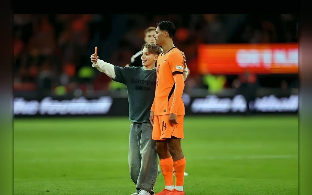 منع فتى هولندي من دخول الملاعب 5 سنوات بسبب «سيلفي» مع لاعب القادسية رايندرز