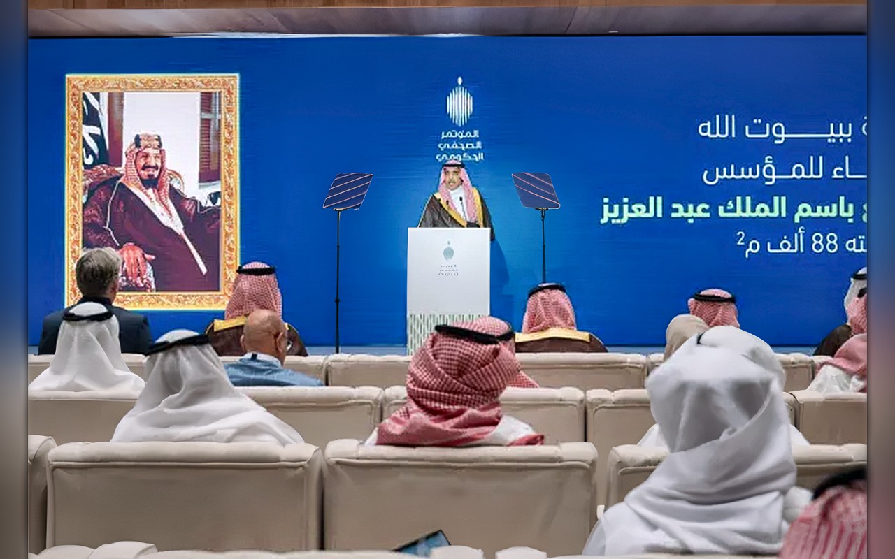 وزير الاعلام السعودي: استهداف الحرمين سلوك إرهابي… والحياة طبيعية