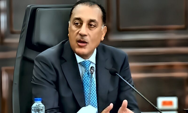 رئيس الوزراء يشهد توقيع عقود شراء شركة عقارية لقطعة أرض بمساحة 415 فدانا
