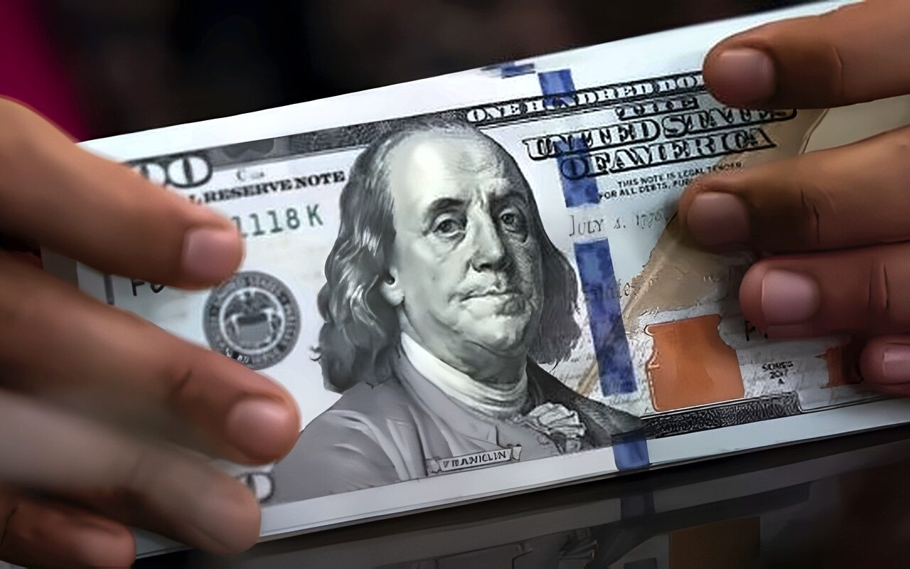 تراجع جماعي في أسعار الدولار بالبنوك مستهل تعاملات اليوم