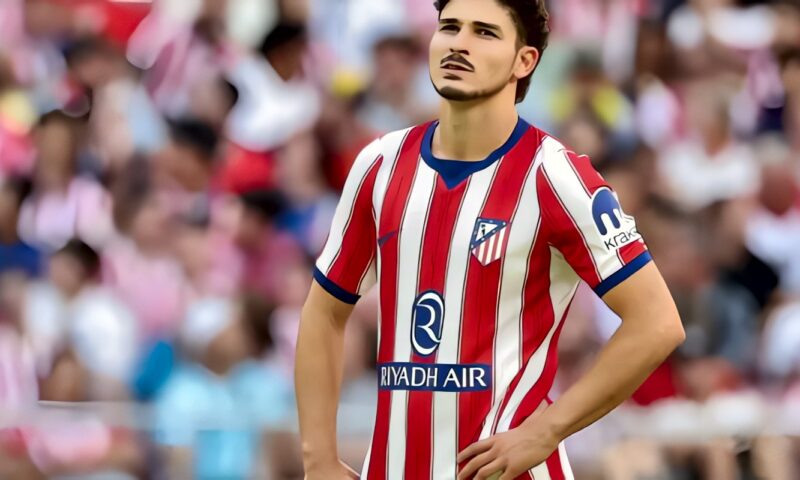 ألفاريز يعتذر لجماهير أتلتيكو مدريد عن تصريحاته بشأن برشلونة