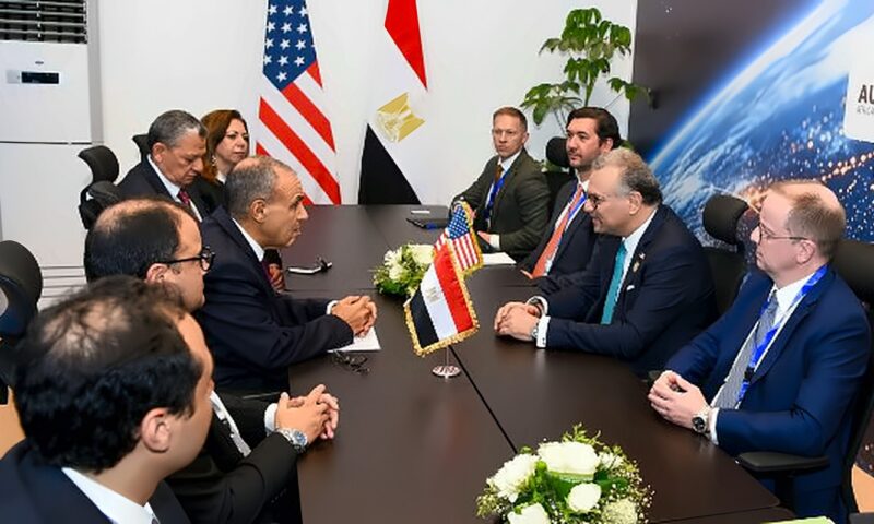 وزير الخارجية يؤكد لكبير مستشاري الرئيس الأمريكي الحرص على مواصلة تعزيز علاقات البلدين