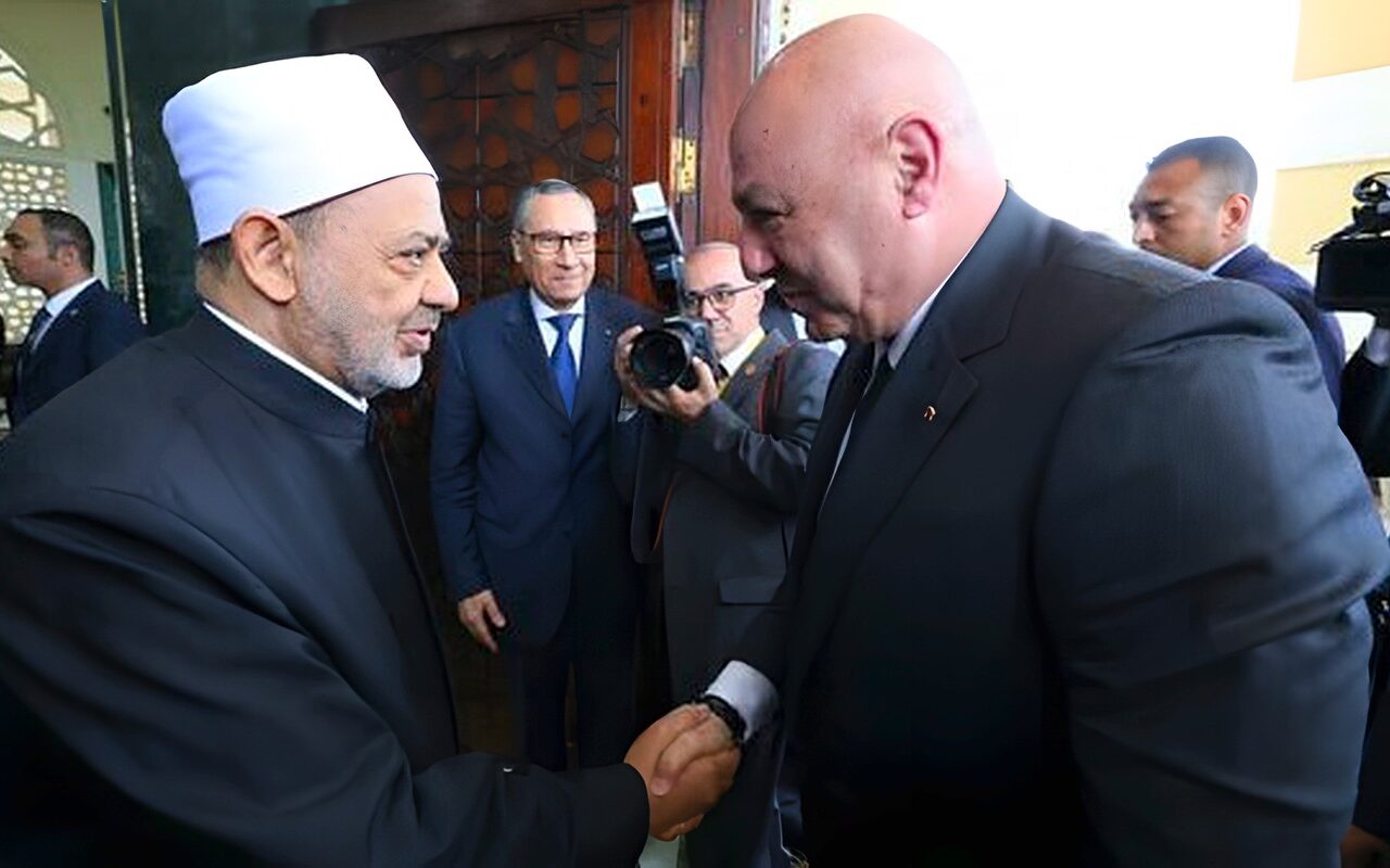 الرئيس اللبناني يجدد دعوته لشيخ الأزهر لزيارة البلاد بداية العام المقبل