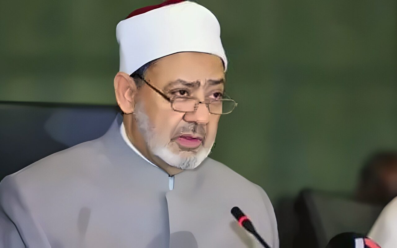 وزير التسامح والتعايش بالإمارات: شيخ الأزهر إمامٌ مرموق يقود رسالة السلام والتعايش