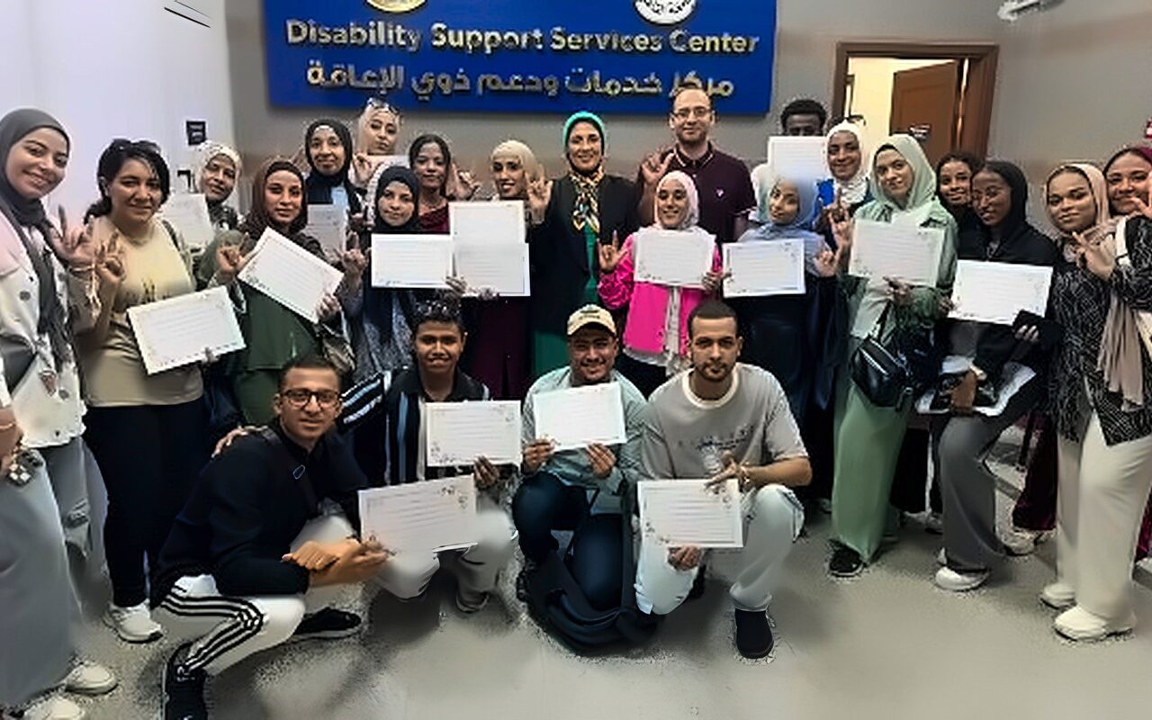 جامعة القاهرة تحتفي باليوم العالمي للغة الإشارة وتكرم طلابها من ذوي الإعاقة السمعية