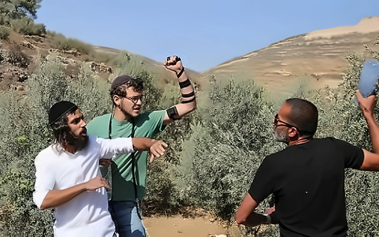 إصابة عشرات الفلسطينيين جراء هجوم مستوطنين على المزارعين بجنوب نابلس