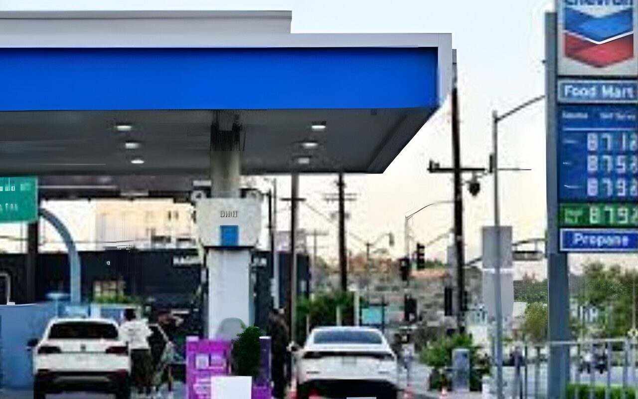 أسعار البنزين في جنوب أفريقيا تتجاوز 30 راندًا لأول مرة مع ارتفاع تكلفة الوقود