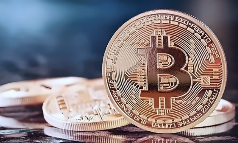 بيتكوين تتراجع دون 85 ألف دولار رغم صعودها إلى أعلى مستوى