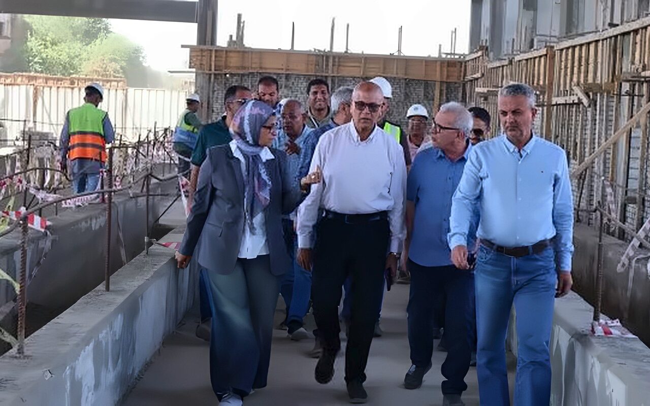 نائب وزيرة الإسكان يتفقد مشروع مأخذ وخطوط نقل مياه النيل للعاصمة الجديدة