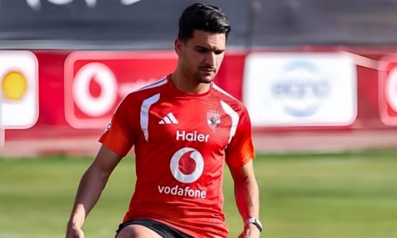 انضمام الدوليين لتدريبات الأهلي الثلاثاء.. والجزائري “بقرار” يعود الخميس