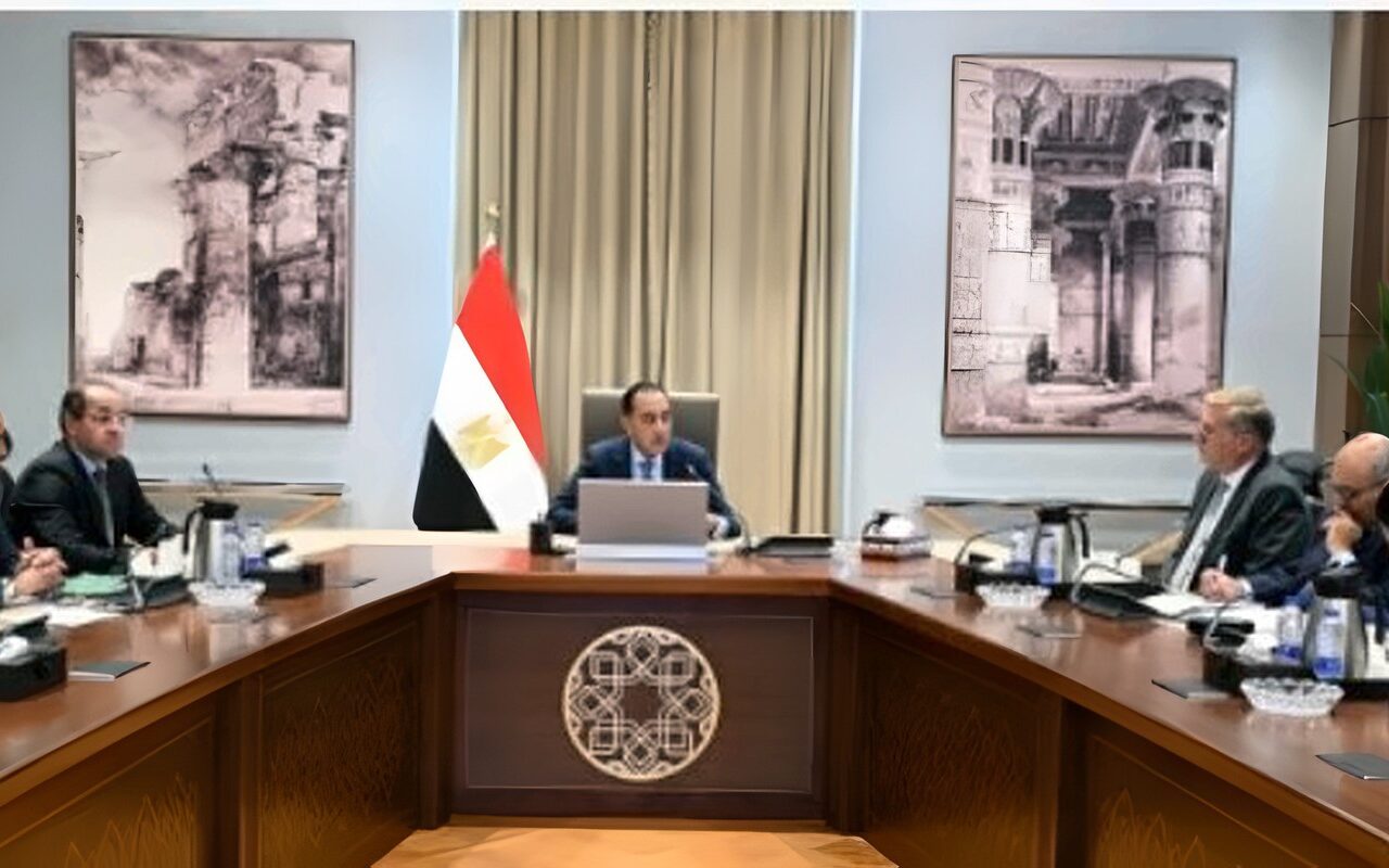 مدبولي يتابع عددا من ملفات العمل المشترك بين وزارتي المالية والبترول لتعزيز أمن الطاقة