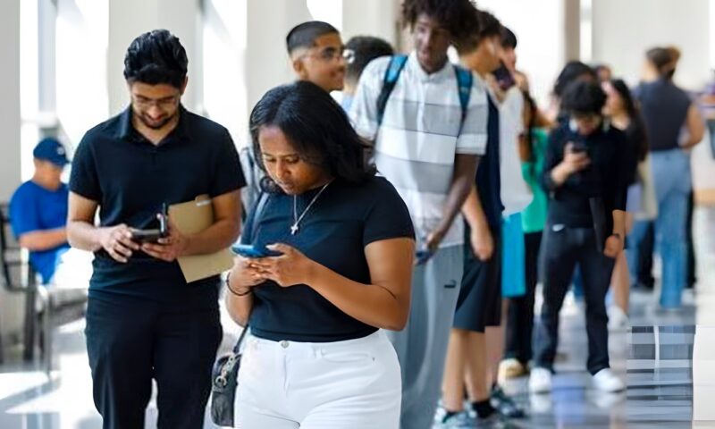 كندا تفقد 68 ألف وظيفة خلال سبتمبر مع ارتفاع البطالة إلى 6.5%