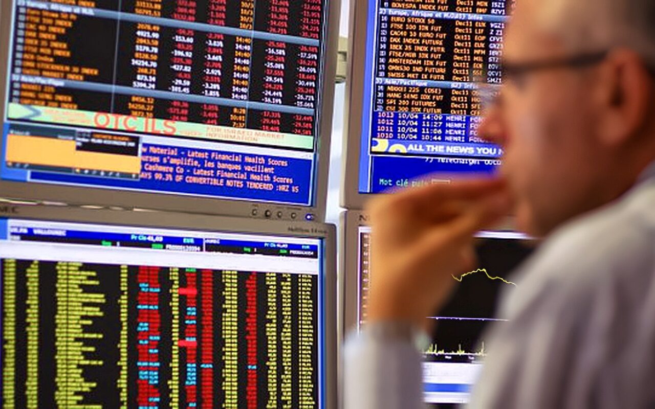 أسهم البنوك الأوروبية تتراجع مع ارتفاع عوائد السندات والأوضاع المالية في فرنسا
