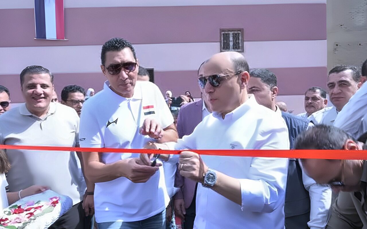 وزير الشباب والرياضة ومحافظ الغربية يفتتحان ملعبًا سباعيًا بمركز شباب البطل محمد سيد سامي