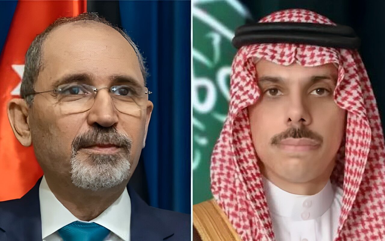 وزيرا خارجية السعودية والأردن يبحثان هاتفيا التطورات الإقليمية وسبل دعم أمن المنطقة