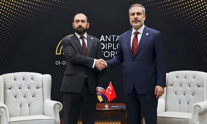 تركيا وأرمينيا تبحثان قضايا التعاون الثنائي والإقليمي