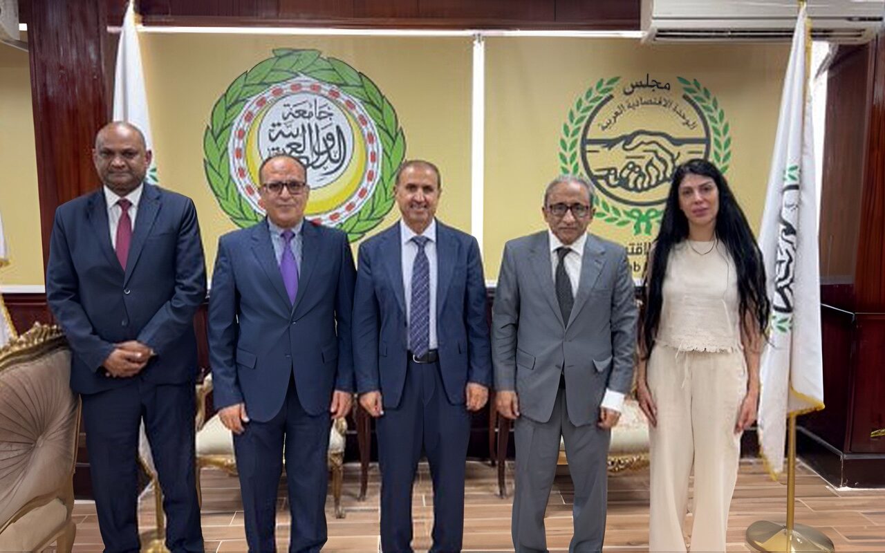 مجلس الوحدة الاقتصادية يبحث مع مندوب اليمن بالجامعة العربية ملفات العمل المشترك