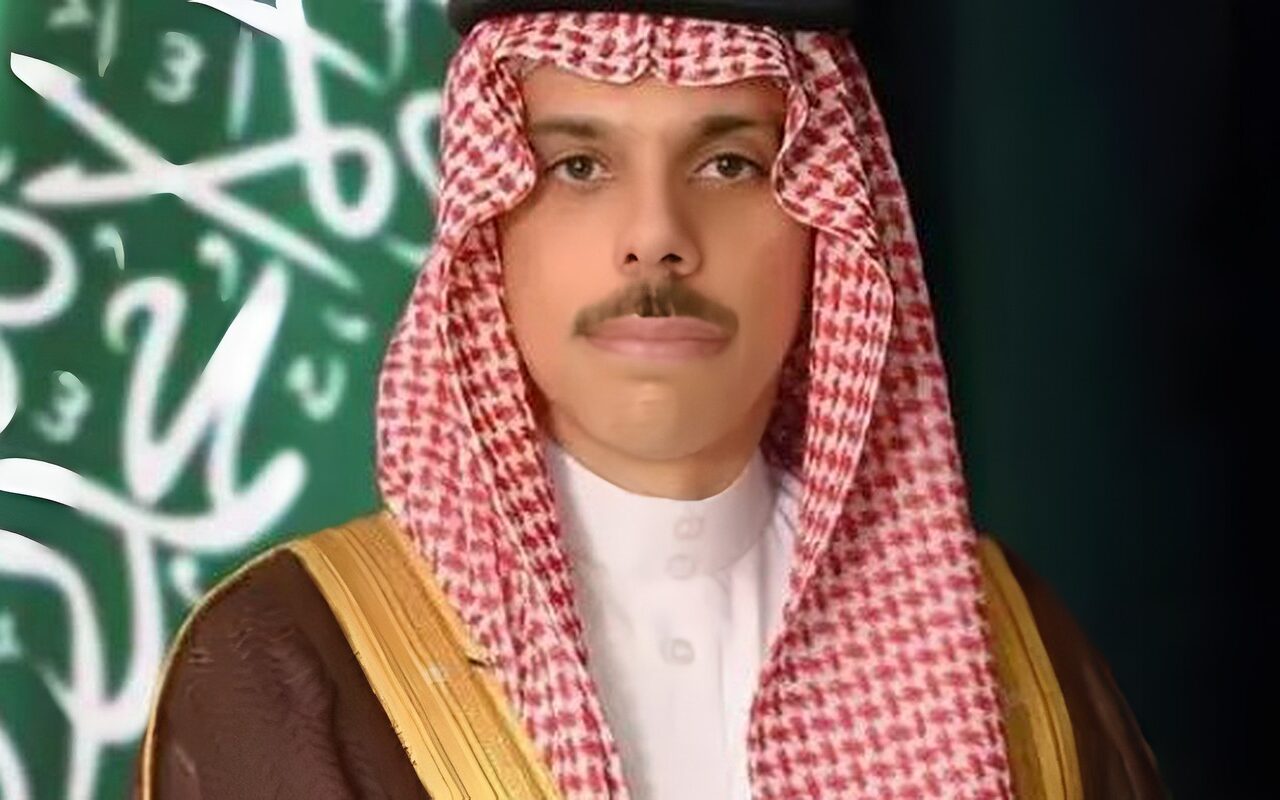 وزير الخارجية السعودي يبحث مع نظيره الإماراتي الاعتداءات الحوثية على المملكة
