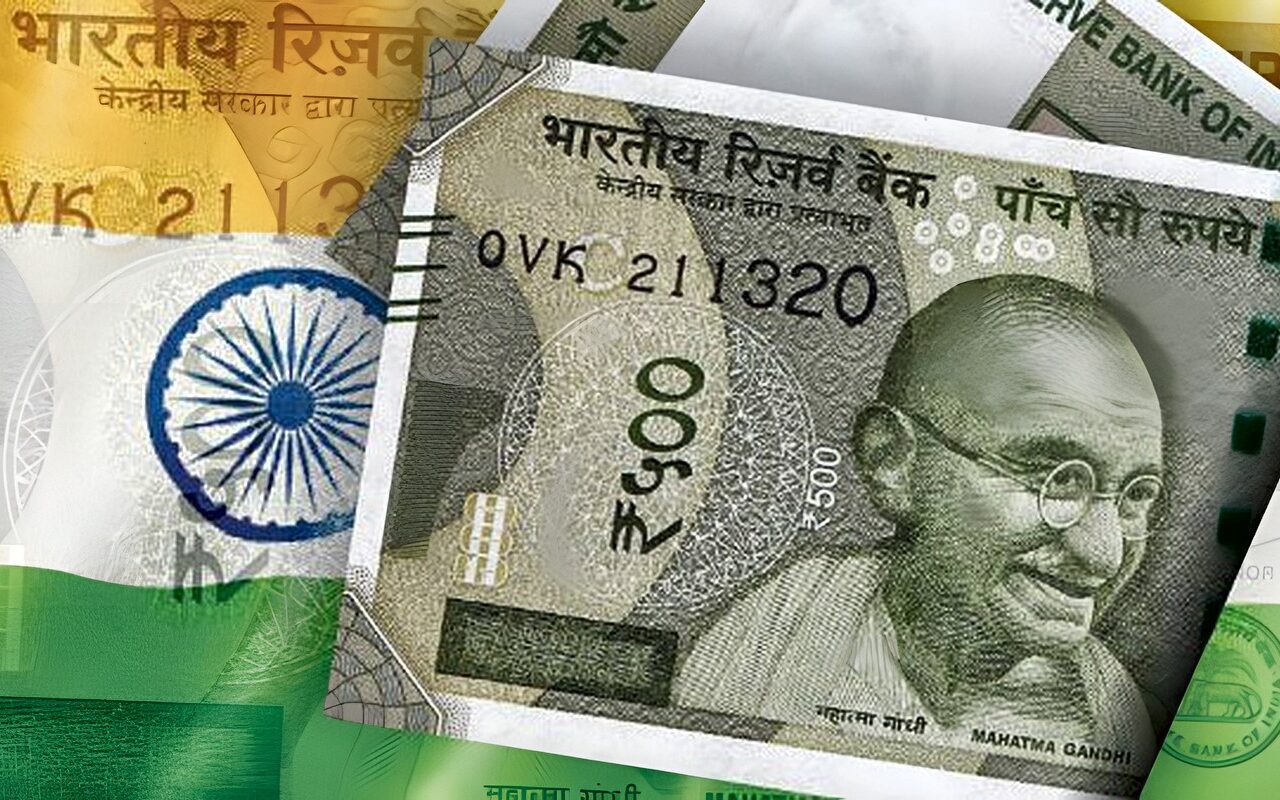 الروبية الهندية تواصل مكاسبها اليوم بعد توسيع القيود المفروضة على معاملات العملات