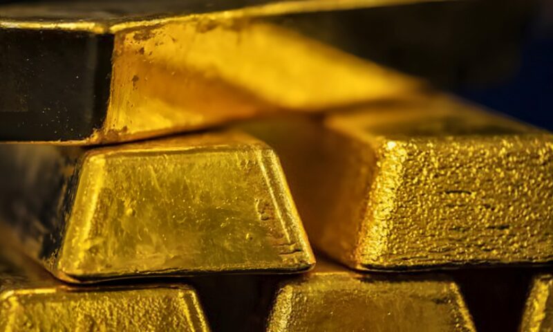 نصب عليهم في 25 كيلو ذهب.. القبض على مستريح الصاغة عقب عودته من الخارج