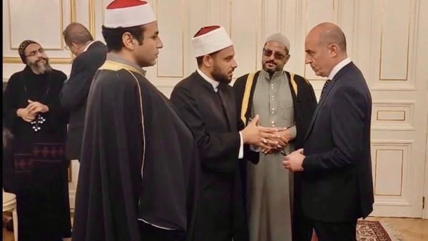 سفير مصر بأثينا يعقد لقاءً مع عدد من ممثلي الجالية باليونان