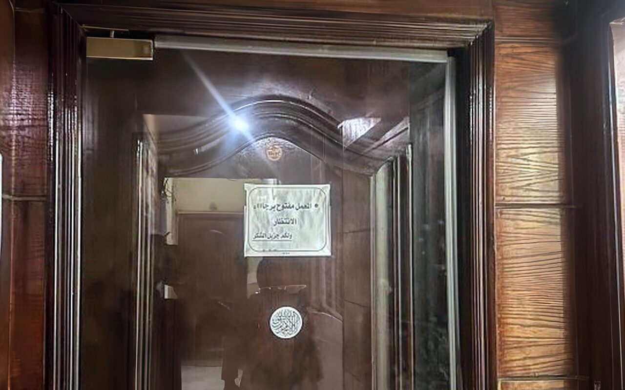 رصد 191 مخالفة خلال سبتمبر.. محافظ الجيزة يتابع جهود الرقابة على المنشآت الطبية